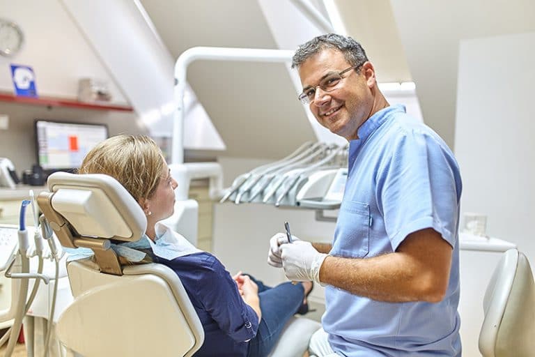 Loch Im Zahn Behandlung Ohne Schmerzen Centrocc Dental